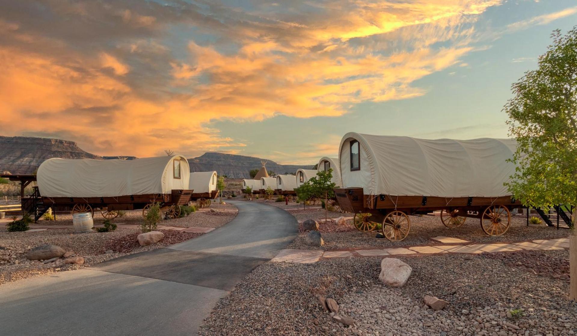 Zion White Bison Glamping & Rv Resort Верджин Экстерьер фото