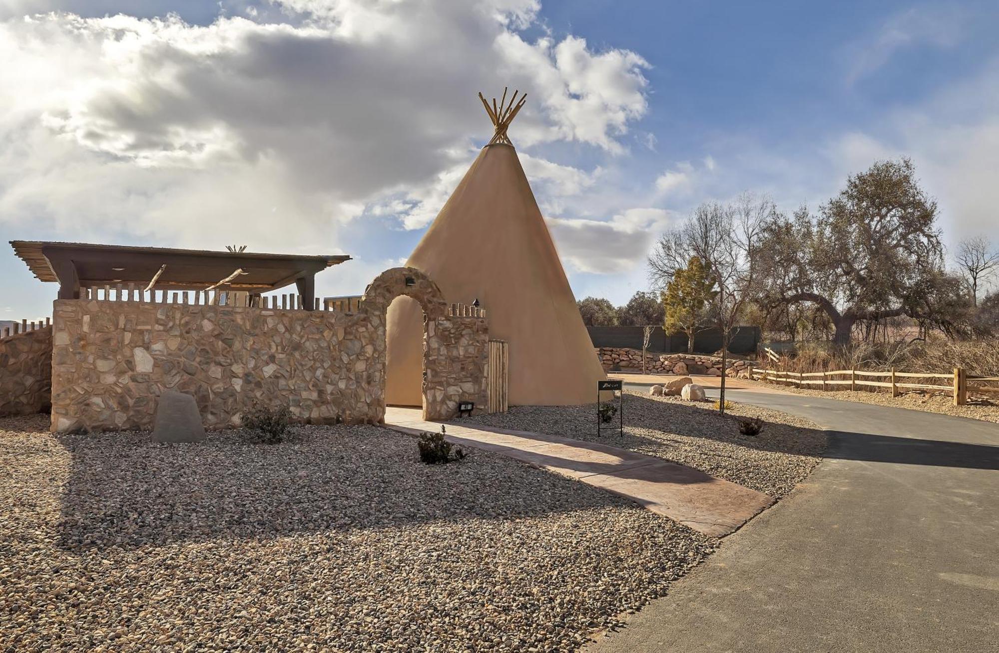 Zion White Bison Glamping & Rv Resort Верджин Экстерьер фото