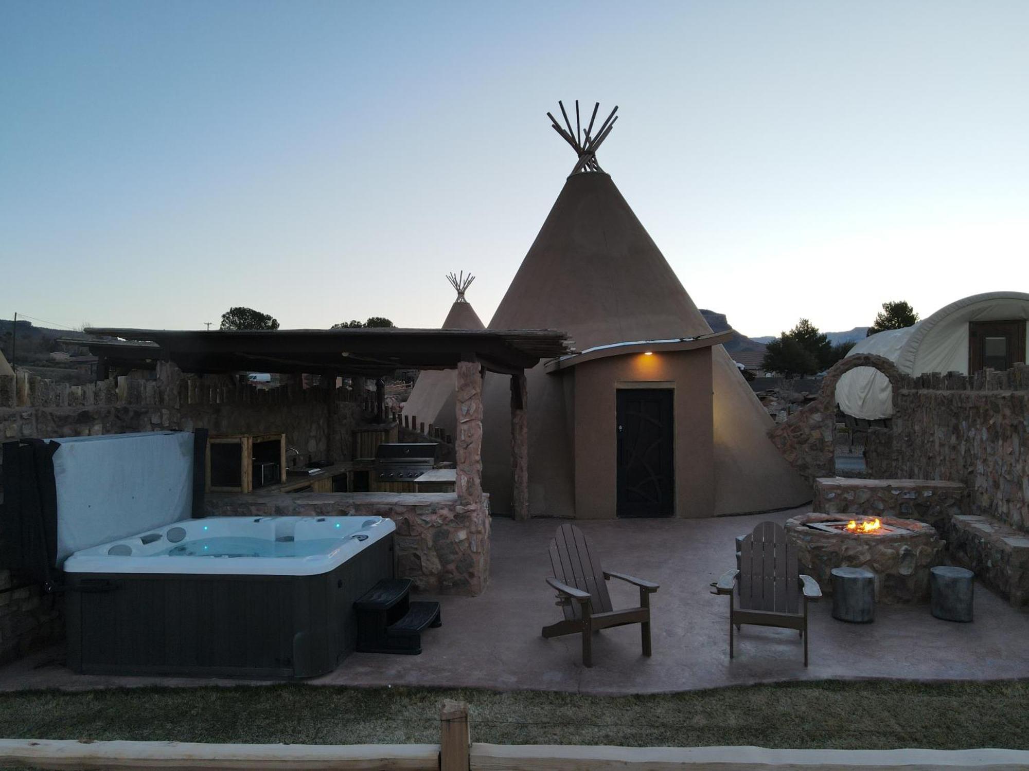 Zion White Bison Glamping & Rv Resort Верджин Экстерьер фото