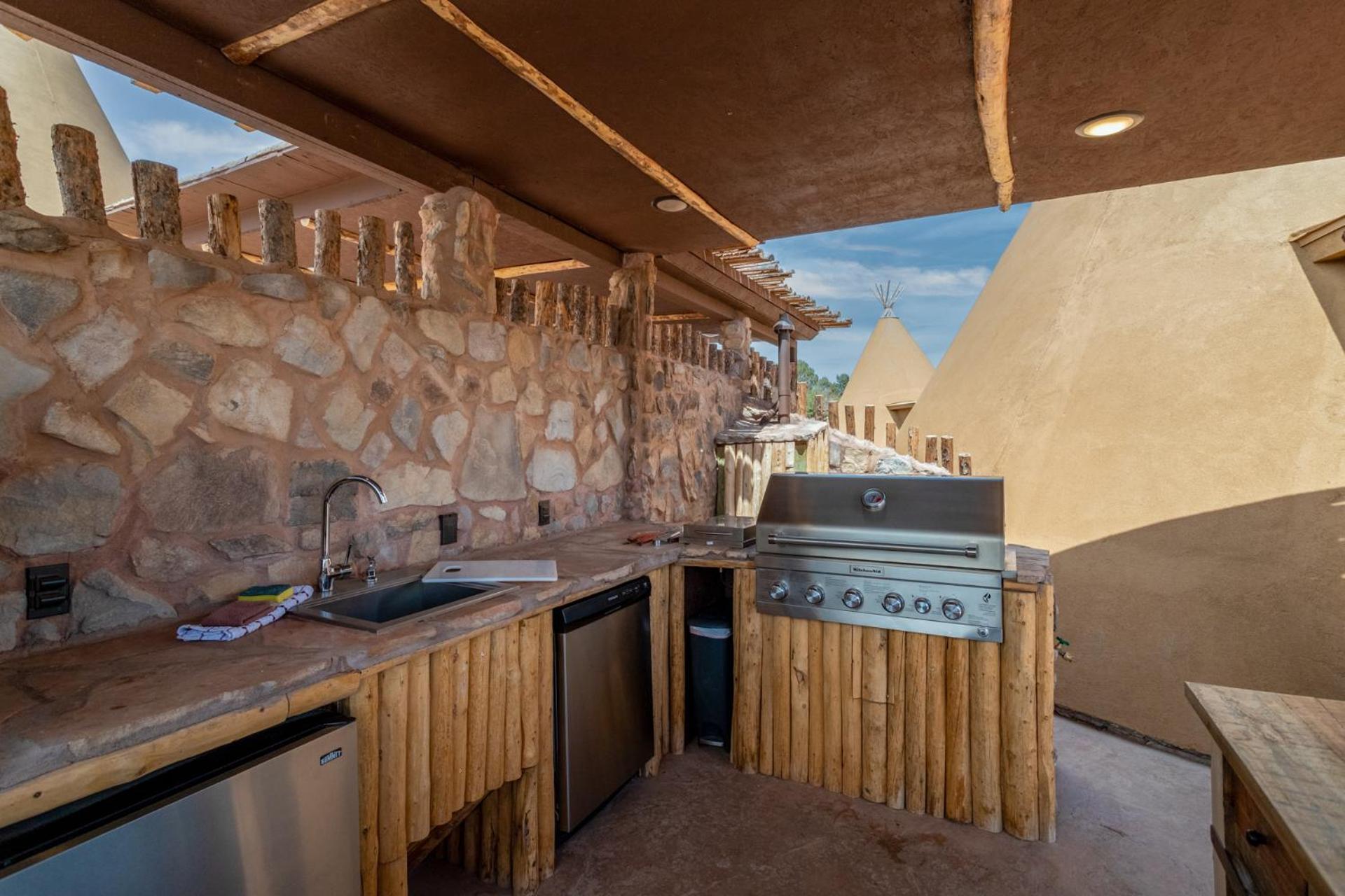 Zion White Bison Glamping & Rv Resort Верджин Экстерьер фото