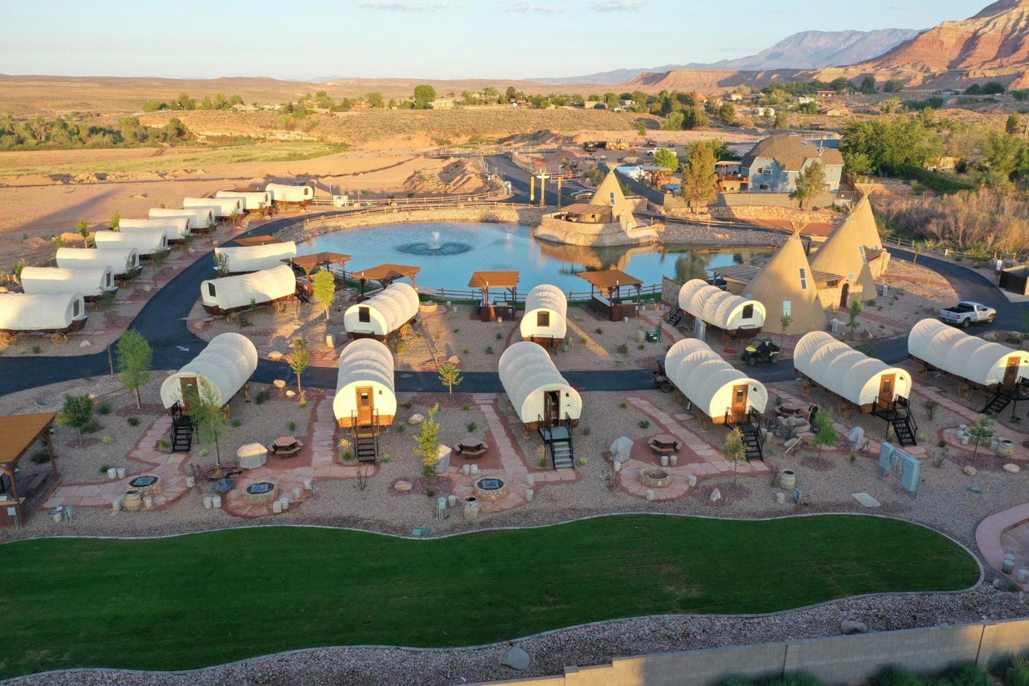 Zion White Bison Glamping & Rv Resort Верджин Экстерьер фото