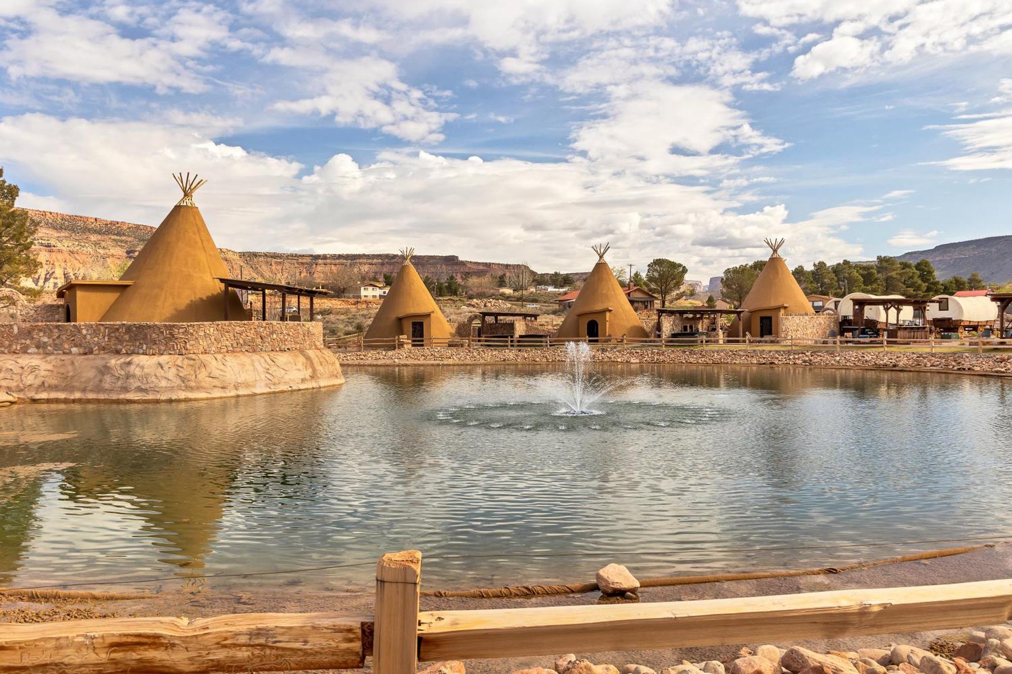 Zion White Bison Glamping & Rv Resort Верджин Экстерьер фото
